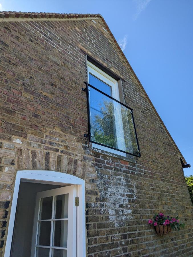 Myrtle Stables - Converted, Self-Contained, Countryside Hernhill Esterno foto